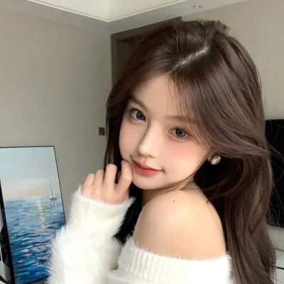 《千万粉丝网红直播中突然关美颜，真实容貌引热议》配图